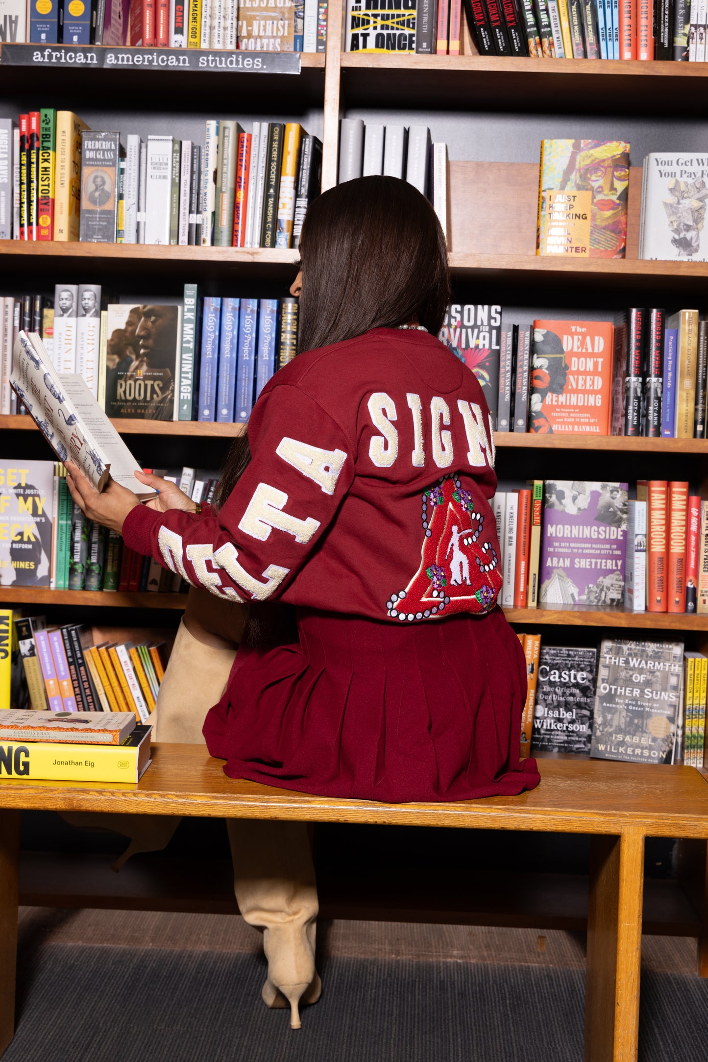Delta Sigma Theta Sorority, Inc. CHENILLE BACK DESIGN SWEATSHIRT(Crimson & cream)