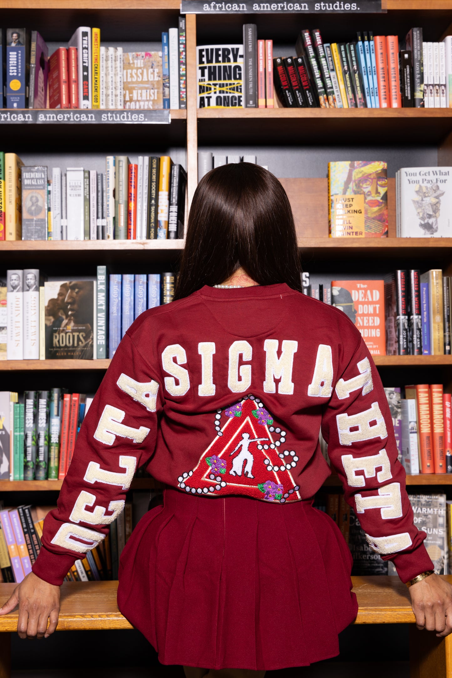 Delta Sigma Theta Sorority, Inc. CHENILLE BACK DESIGN SWEATSHIRT(Crimson & cream)